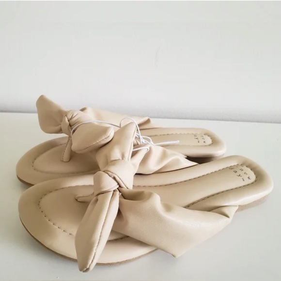 a new day Shoes - Women's Cream Adley Bow Flip-Flop Sandals Size 6.5
